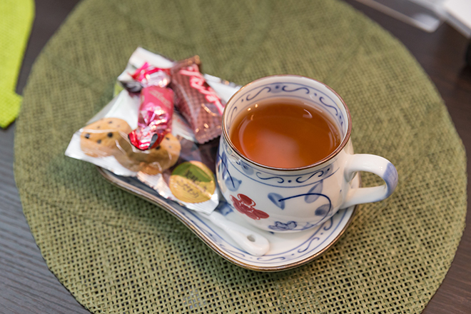 お茶とお菓子をご用意